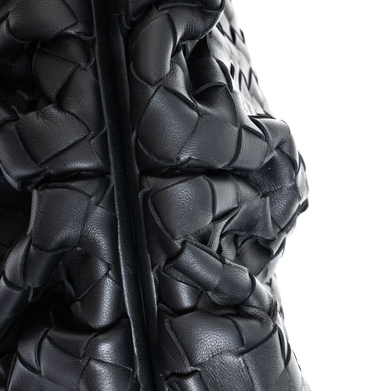 Bolsa-Bottega-Veneta-Pouch-Classic-Intrecciato-Preto