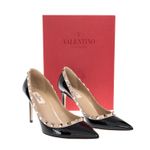 Scarpin-Valentino-Garavani-Rockstud-Verniz-Preto