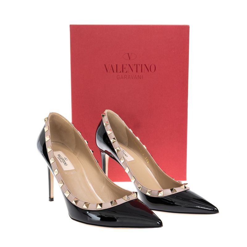 Scarpin-Valentino-Garavani-Rockstud-Verniz-Preto