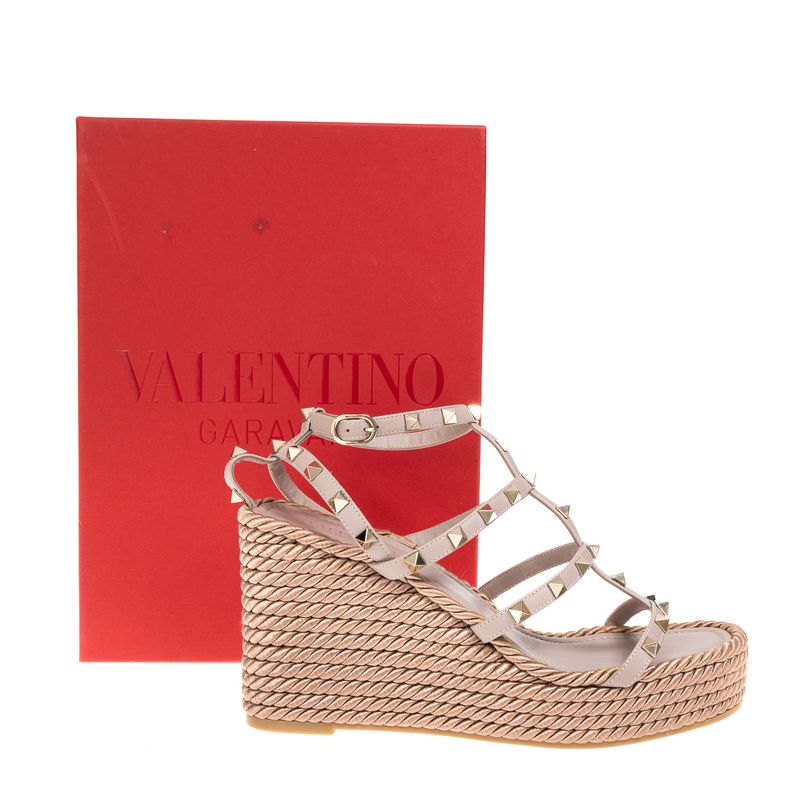 Sandalia-Valentino-Garavani-Anabela-Rockstud-Bege