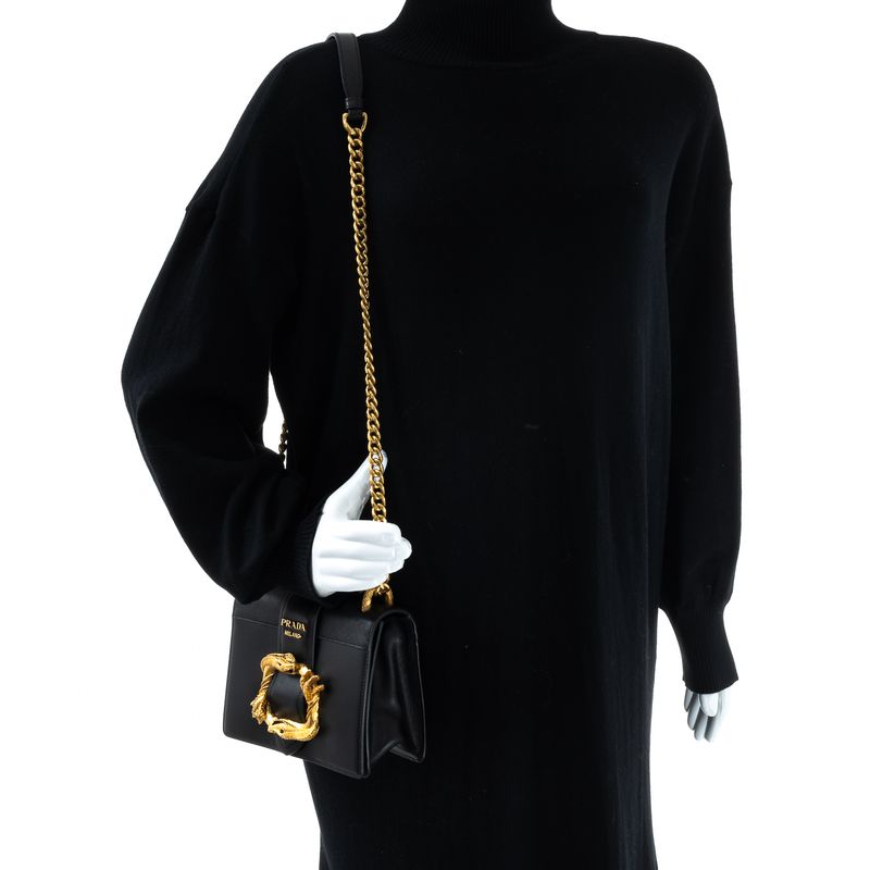 Bolsa-Prada-Cahier-Cobra-Saffiano-Preto