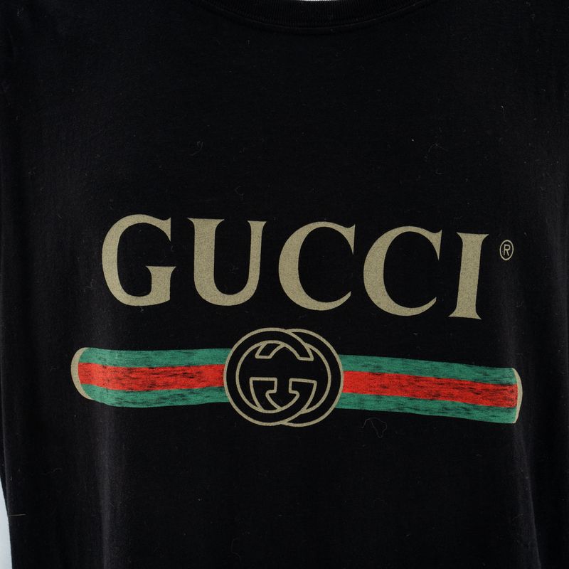 Camiseta-Gucci-Estampa-Logo-Preta