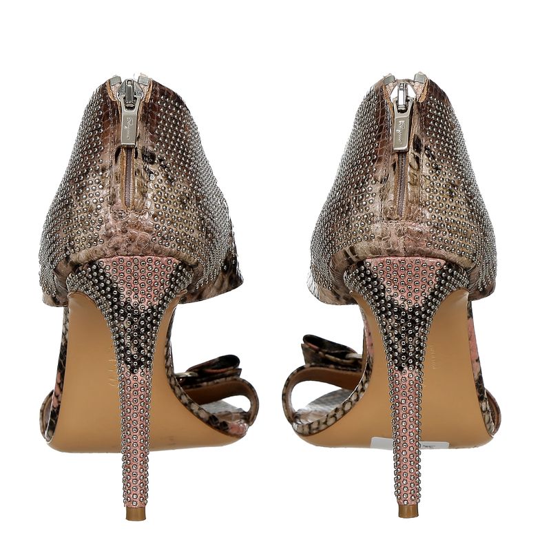 83623-Sandalia-Salvatore-Ferragamo-Couro-Exotico-e-Tachas-2