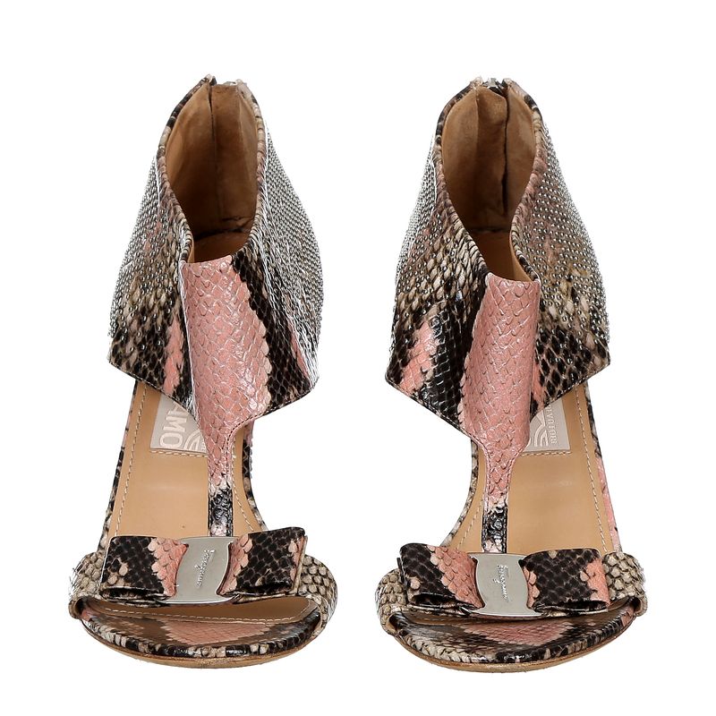 83623-Sandalia-Salvatore-Ferragamo-Couro-Exotico-e-Tachas-4