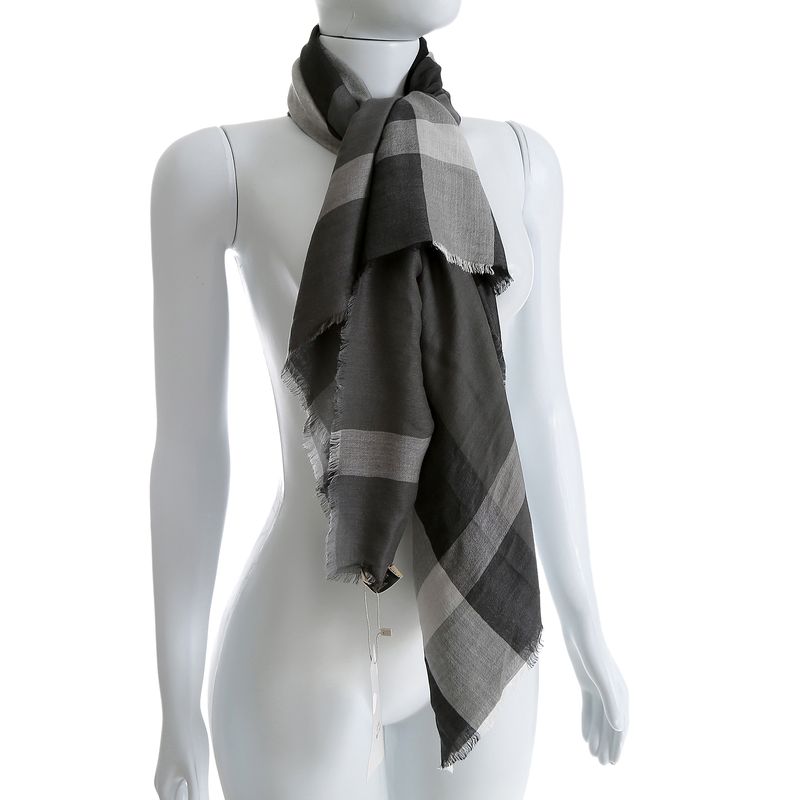 Lenco-Burberry-Xadrez-Preto-Cinza-e-Branco-