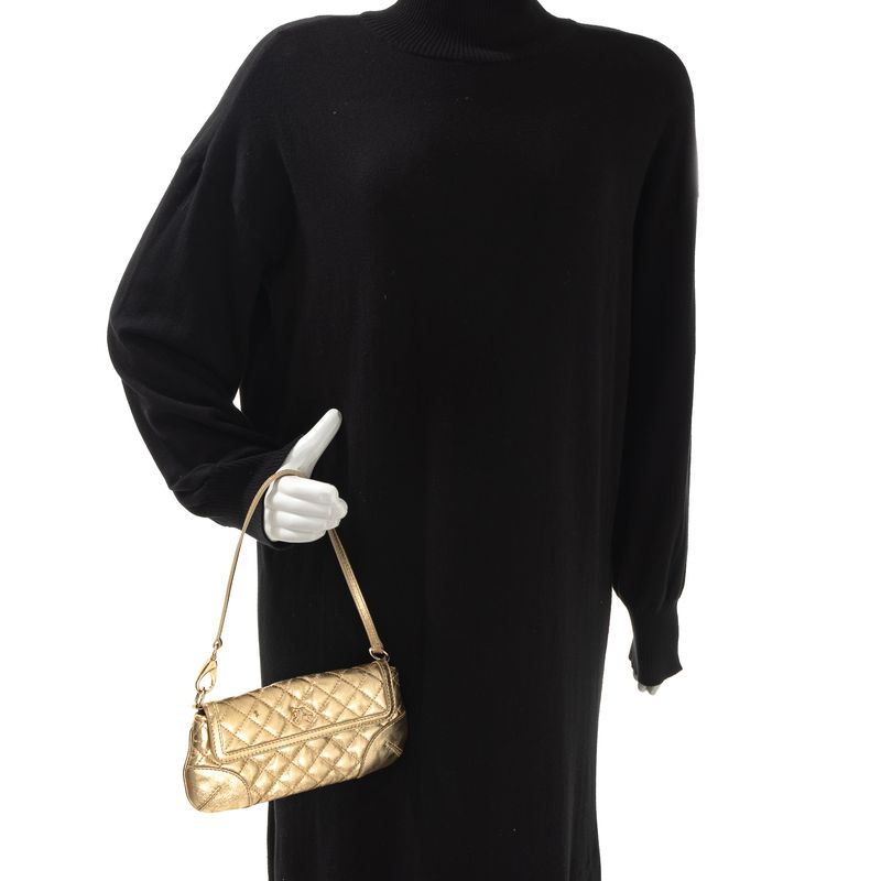 Bolsa-Burberry-Clutch-Metalizada-Dourada