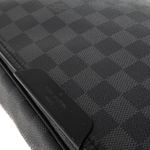 Bolsa-Louis-Vuitton-Messenger-District-Damier-Graphite