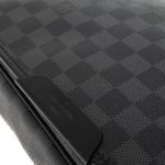 Bolsa-Louis-Vuitton-Messenger-District-Damier-Graphite