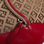 Bolsa-Fendi-Monograma-Bege-e-Vermelha