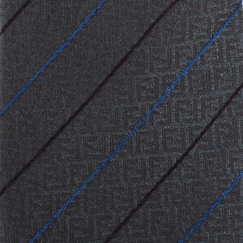 Gravata-Fendi-Listras-e-Monograma-Cinza