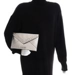 Bolsa-Clutch-Michael-Kors-Prateada