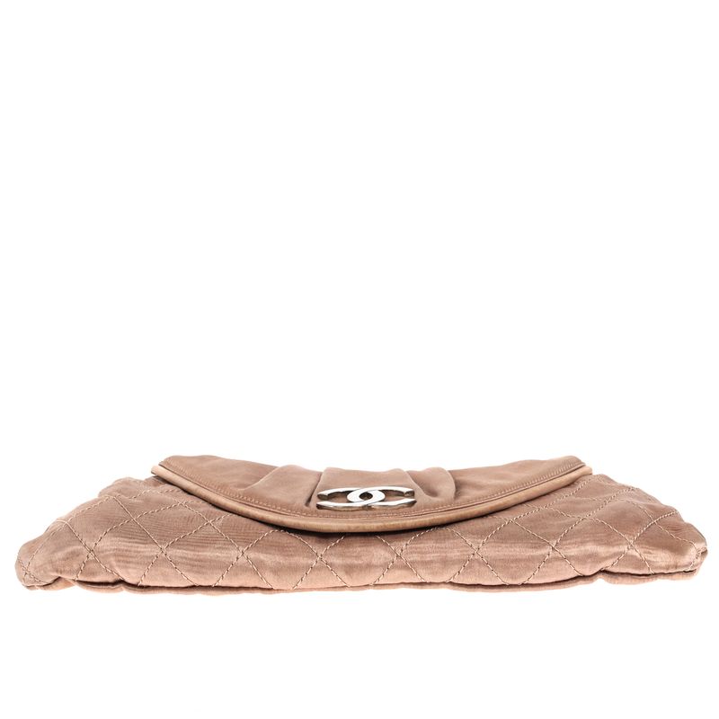 Bolsa-Chanel-Clutch-Moon-CC-Bege