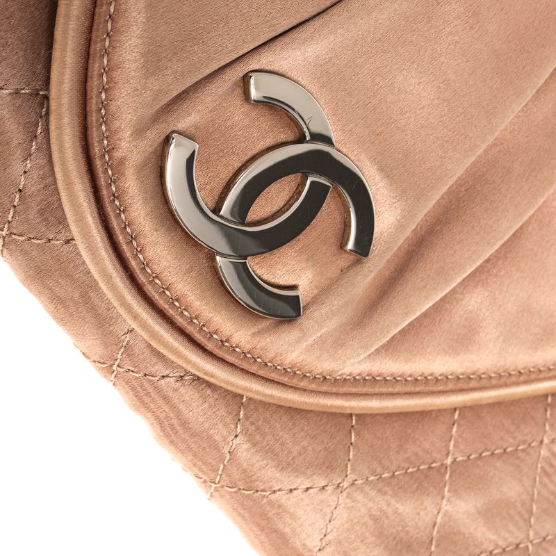 Bolsa-Chanel-Clutch-Moon-CC-Bege