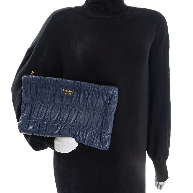 Bolsa-Clutch-Prada-Gaufre-Couro-Azul