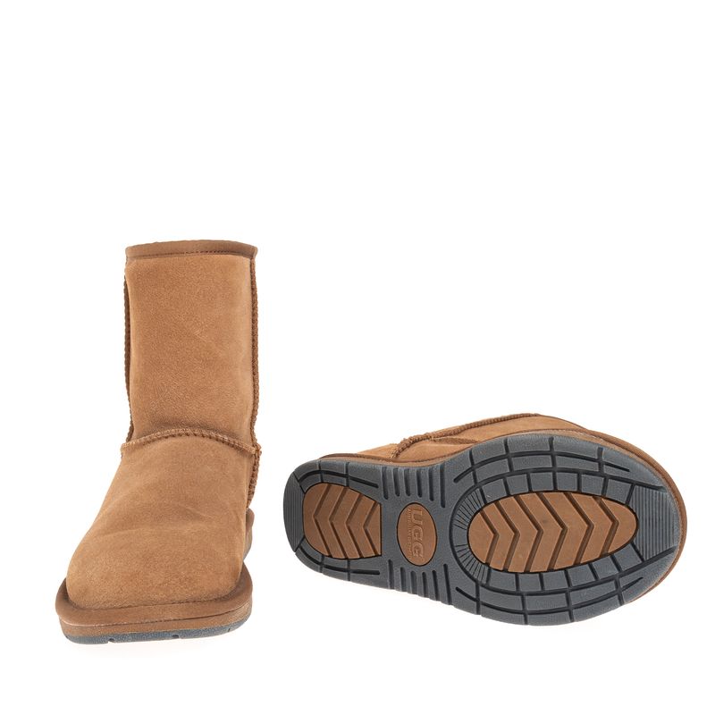 Bota-Ugg-Classic-Cano-Baixo-Camurca-Caramelo