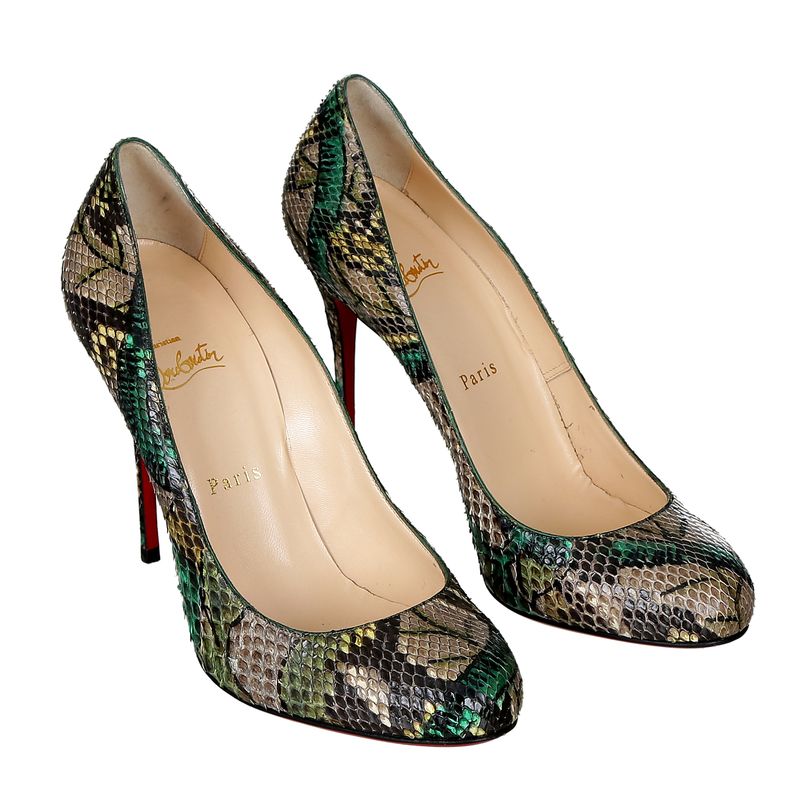 84047-Sapato-Christian-Louboutin-Couro-Exotico-Colorido-verso