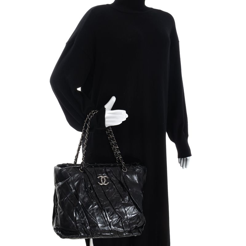 Bolsa-Chanel-Twisted-Lambskin-Preta
