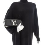 Bolsa-Clutch-Louis-Vuitton-SoBe-Electric-Epi-Verniz-Preta-