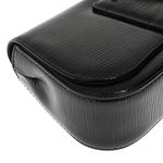 Bolsa-Clutch-Louis-Vuitton-SoBe-Electric-Epi-Verniz-Preta-