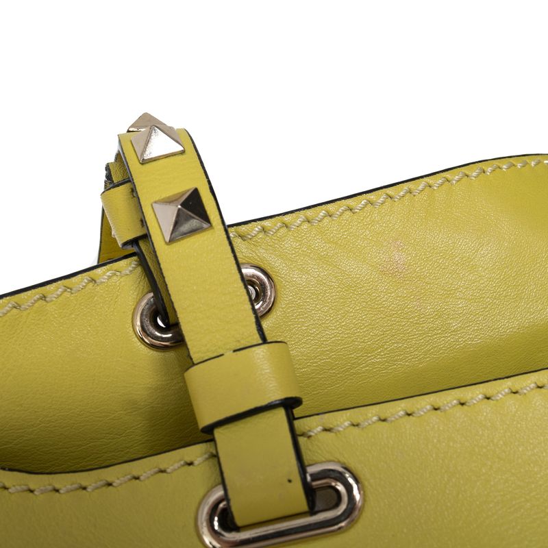 Bolsa-Valentino-Garavani-Rockstud-Couro-Amarelo