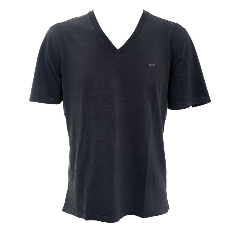 Camiseta-Prada-Gola-V-Cinza