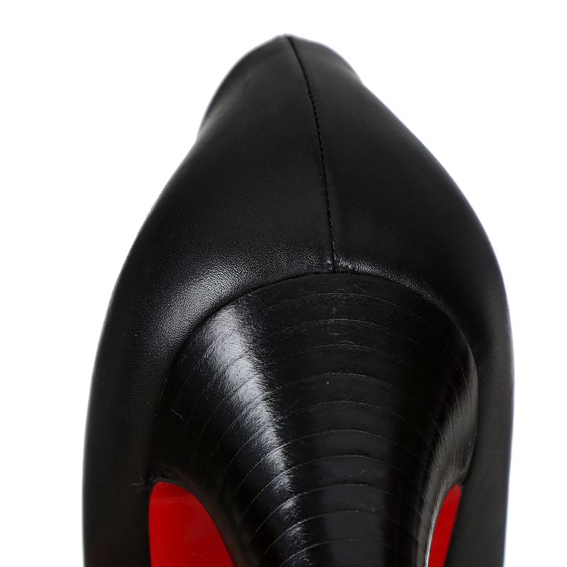 84331-Sapato-Christian-Louboutin-Couro-Preto-8