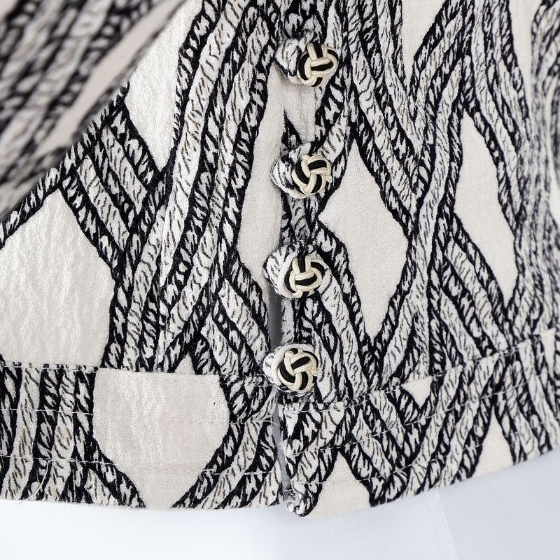 Blusa-Framed-Estampada-Preta-e-Branca-