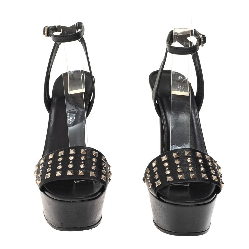 Sandalia-Gucci-Plataforma-e-Studs-Preta