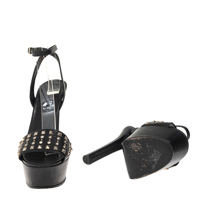 Sandalia-Gucci-Plataforma-e-Studs-Preta