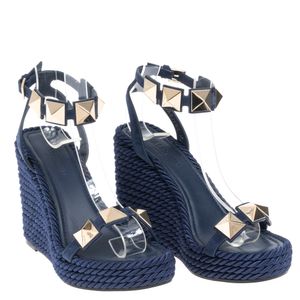 Sandália Valentino Garavani Anabela Rockstud Azul