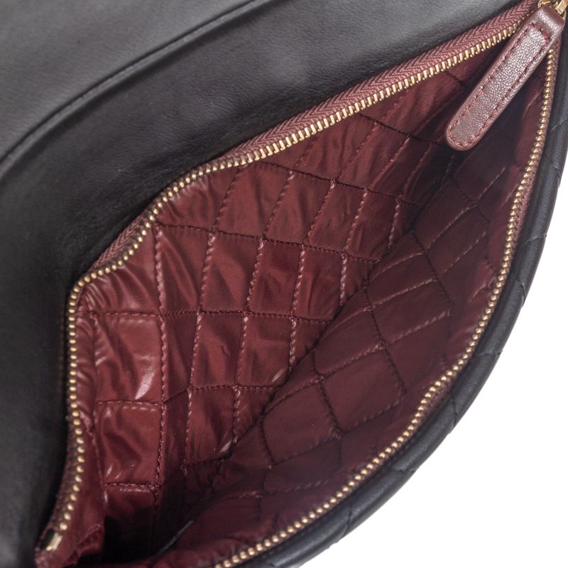 Clutch-Chanel-Flap-CC-Beauty-