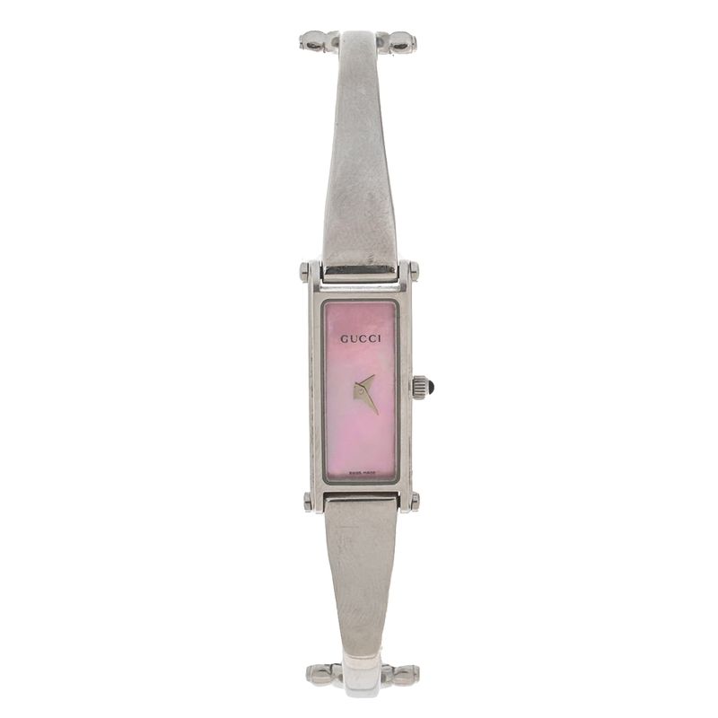 Relogio-Gucci-1500L-Prateado-com-Fundo-Rosa