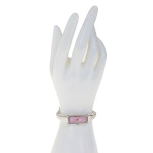Relógio Gucci 1500L Prateado com Fundo Rosa