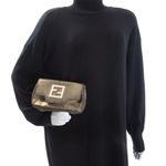 Bolsa-Clutch-Fendi-Dourada