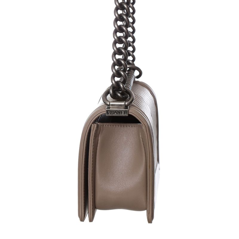 Bolsa-Chanel-Boy-Chevron-Bege