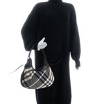 Bolsa-Burberry-Beat-Check-Brooklyn-Preta