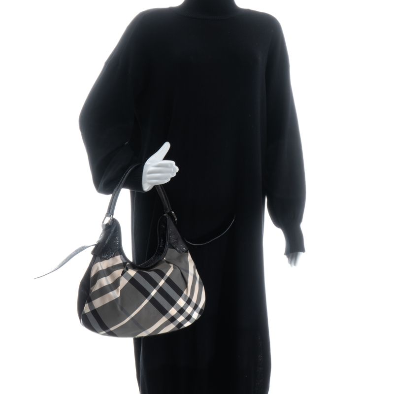 Bolsa-Burberry-Beat-Check-Brooklyn-Preta