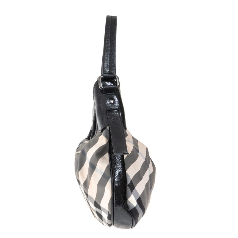 Bolsa-Burberry-Beat-Check-Brooklyn-Preta
