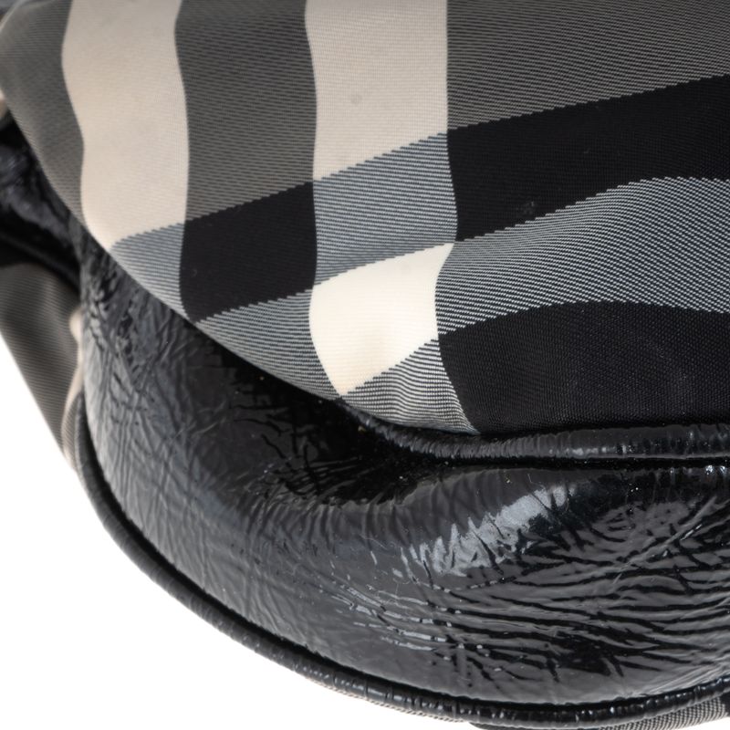 Bolsa-Burberry-Beat-Check-Brooklyn-Preta