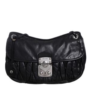 Bolsa Miu Miu Coffer Chain Preta