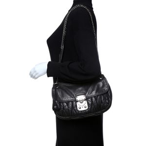 Bolsa Miu Miu Coffer Chain Preta