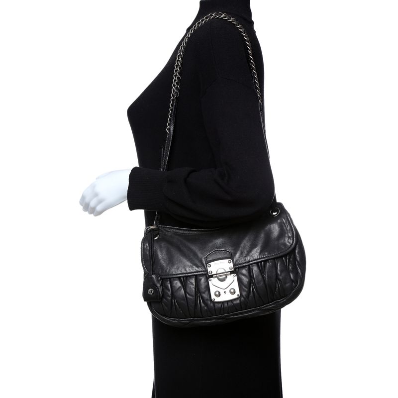 Bolsa-Miu-Miu-Coffer-Chain-Preta