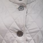 Casaco-Burberry-Matelasse-Botoes-Cinza