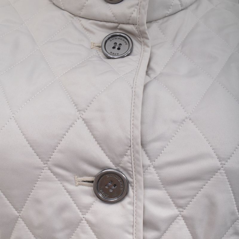 Casaco-Burberry-Matelasse-Botoes-Cinza