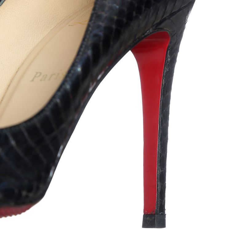 85233-Scarpin-Christian-Louboutin-Couro-Exotico-Preto-7