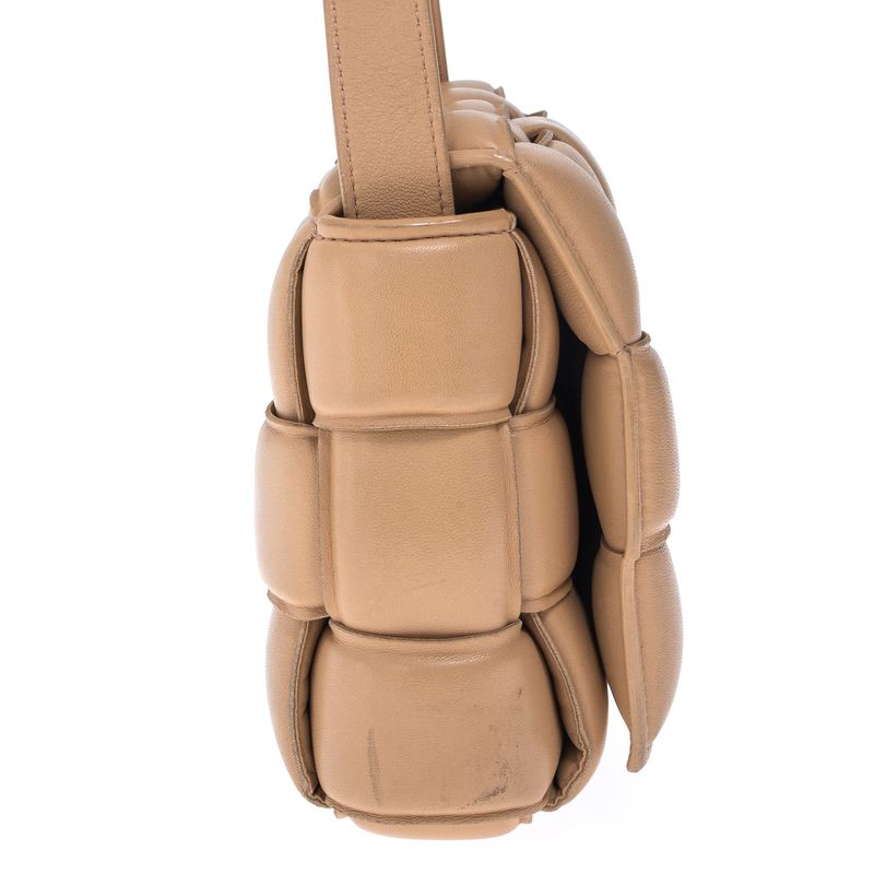 Bolsa-Bottega-Veneta-Padded-Cassette-Bege
