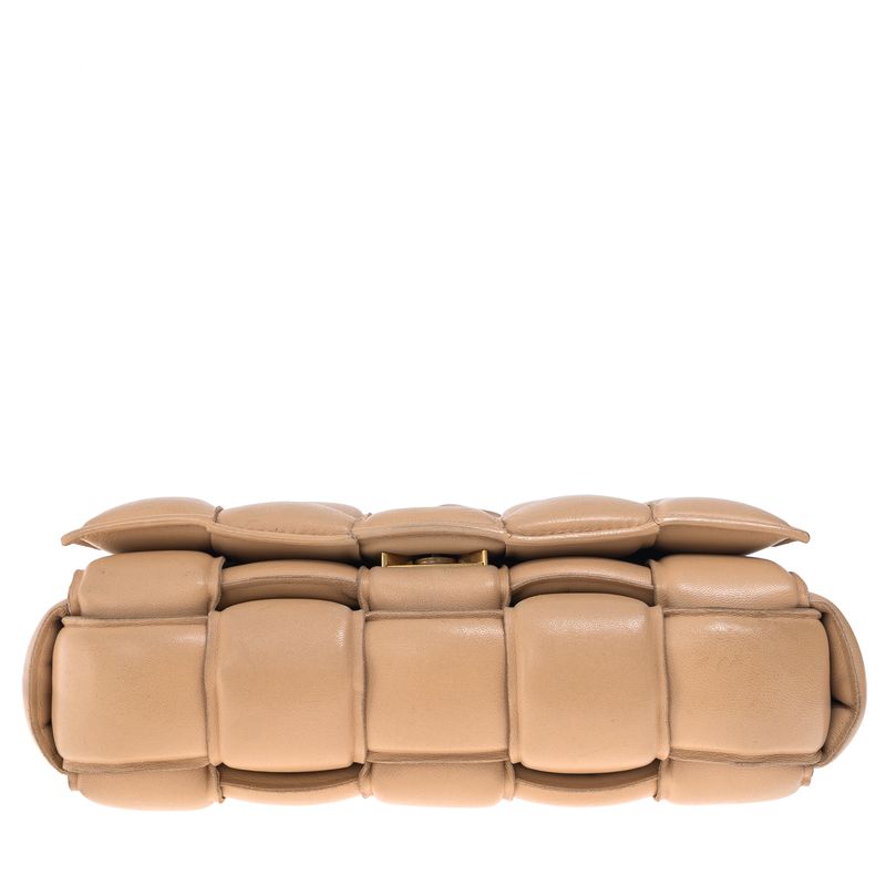 Bolsa-Bottega-Veneta-Padded-Cassette-Bege