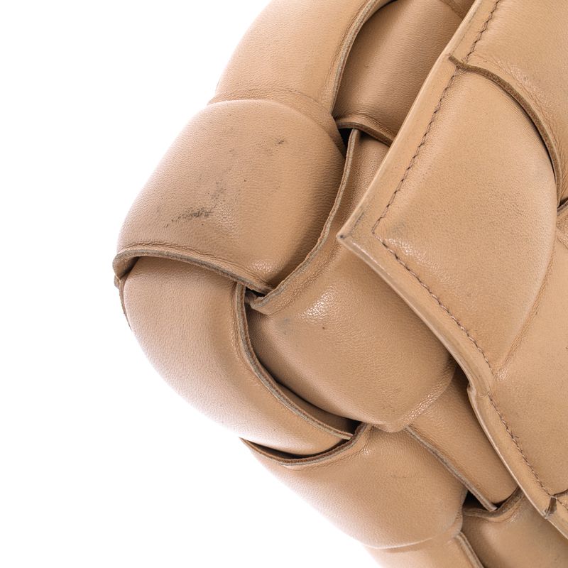 Bolsa-Bottega-Veneta-Padded-Cassette-Bege