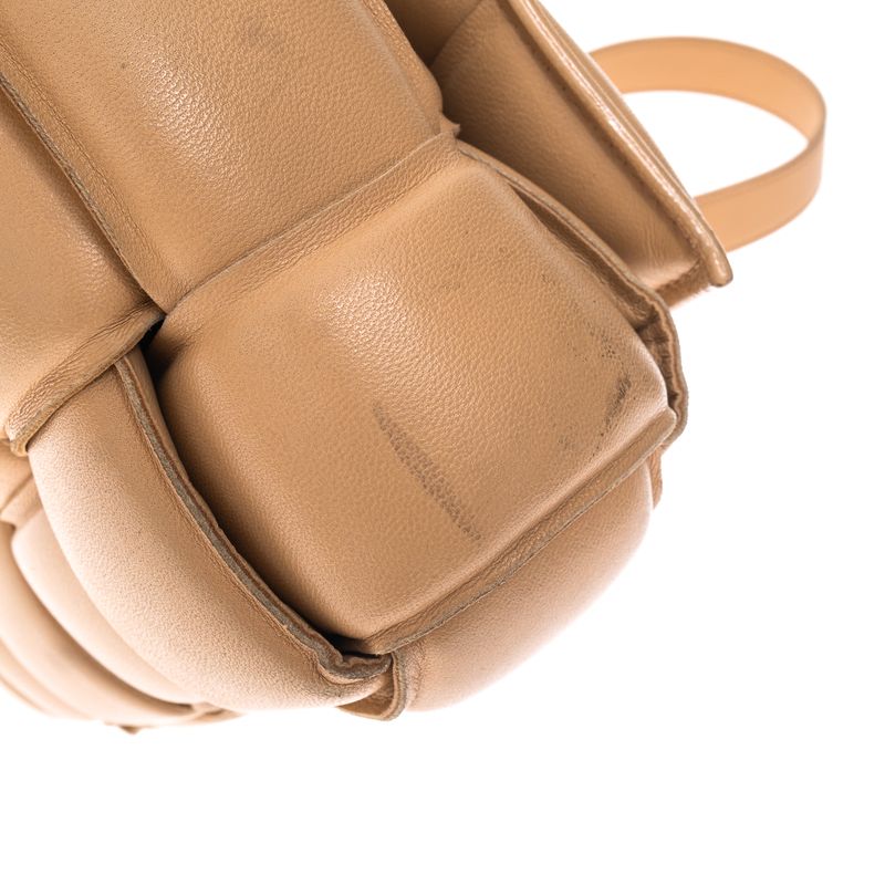 Bolsa-Bottega-Veneta-Padded-Cassette-Bege