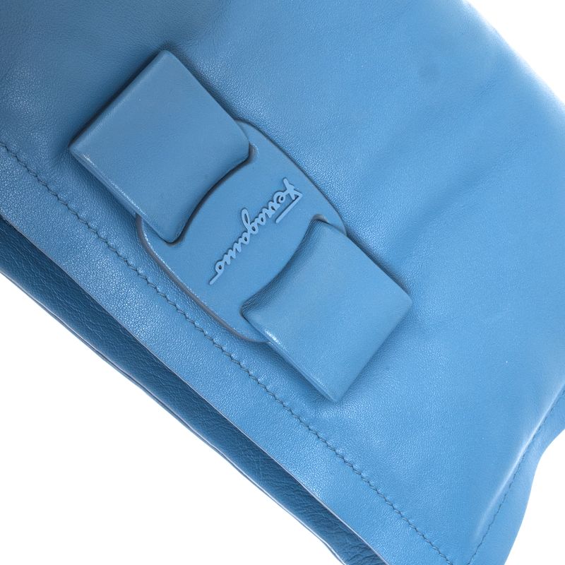 Bolsa-Salvatore-Ferragamo-Acolchoada-Azul